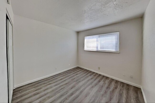 Building Photo - 68th Ave