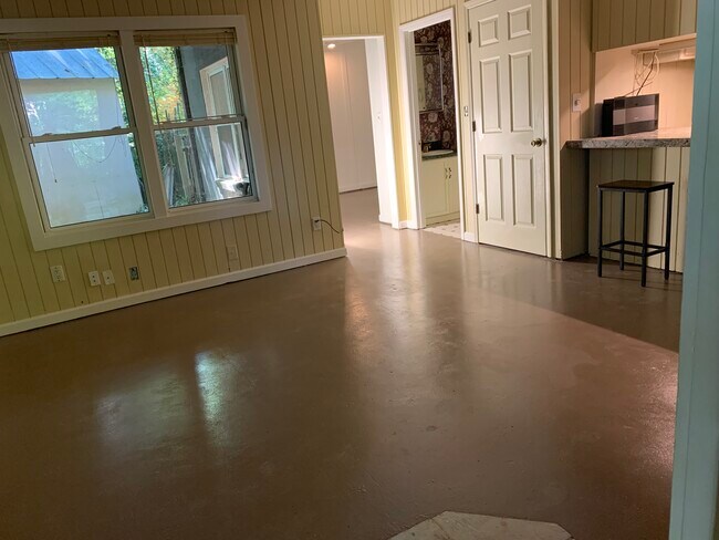 Building Photo - 612 Leawood Dr