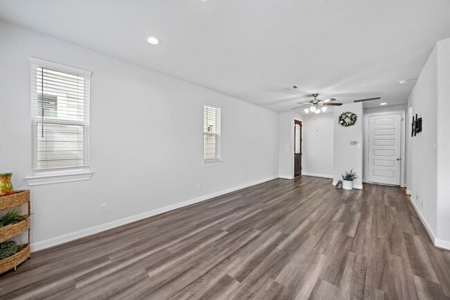 Building Photo - 9913 Brickhouse Dr