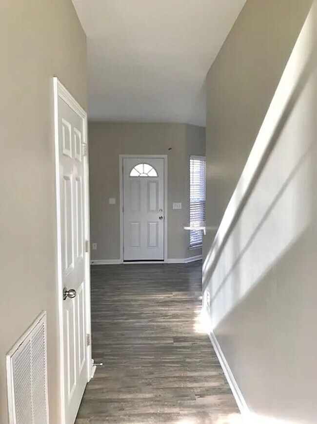 Building Photo - MUST SEE this Gorgeous 5 Beds 3 Bath home ...