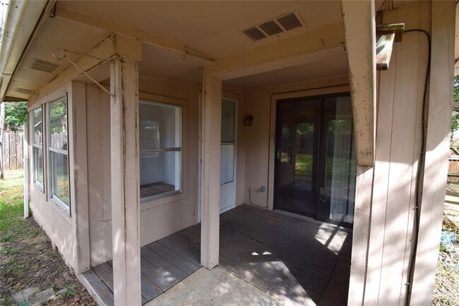 Building Photo - 1105 Forest Oaks Path