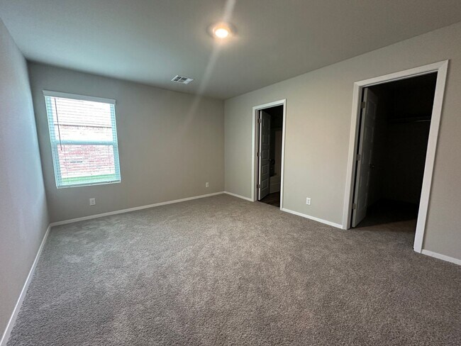 Building Photo - Quiet cul-da-sack - 3 bed 2 bath 2 car garage