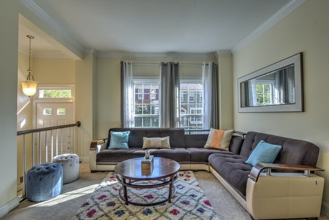 Building Photo - 6506 Serenade Plz