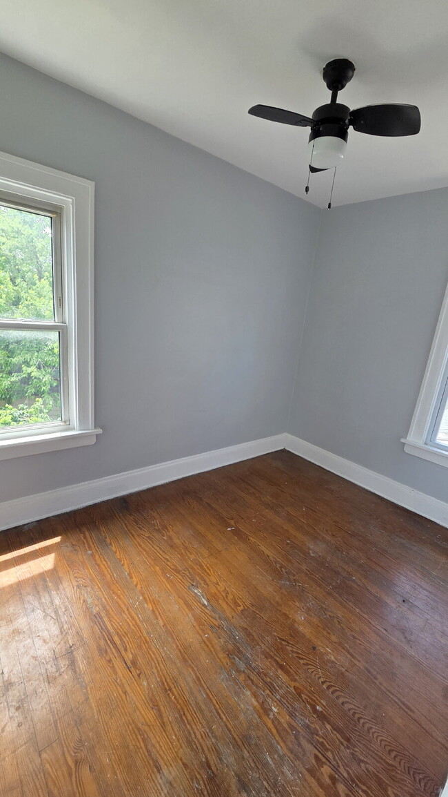 Building Photo - Bright & Airy 2-Bedroom Upper Unit