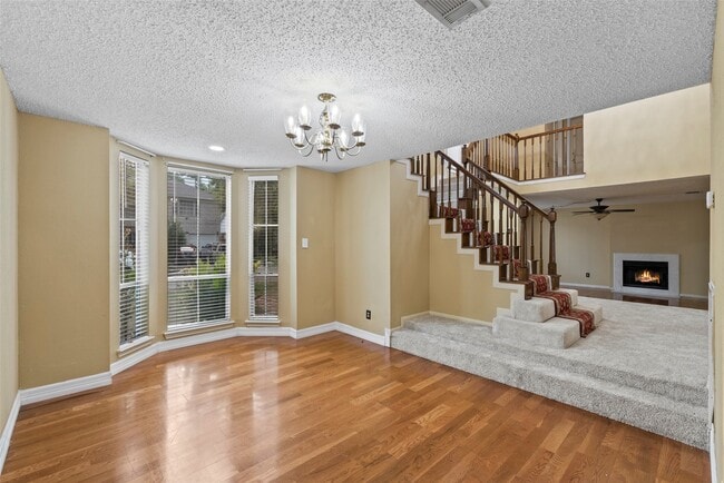 Building Photo - 13051 Meadowline Dr