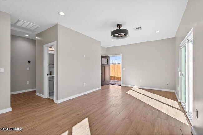 Building Photo - 739 S Central Ave