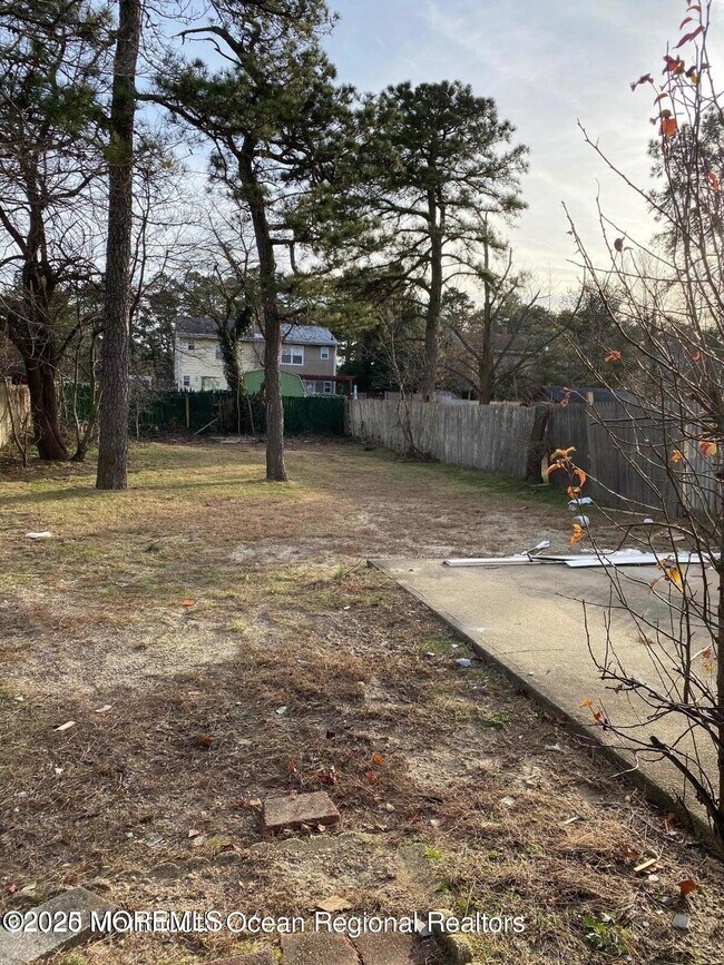 Building Photo - 704 Cedar St