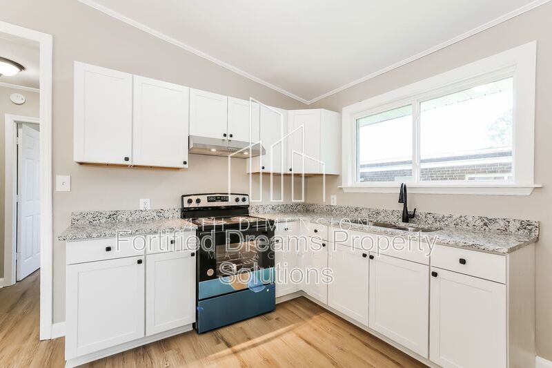 Building Photo - 511 Saunders Pl