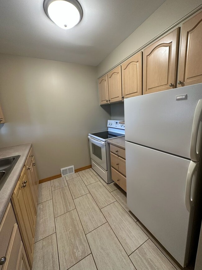 Building Photo - 1430 Staub Ct NE