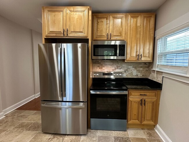 Building Photo - A beautiful, spacious, fully undated 2 bed...