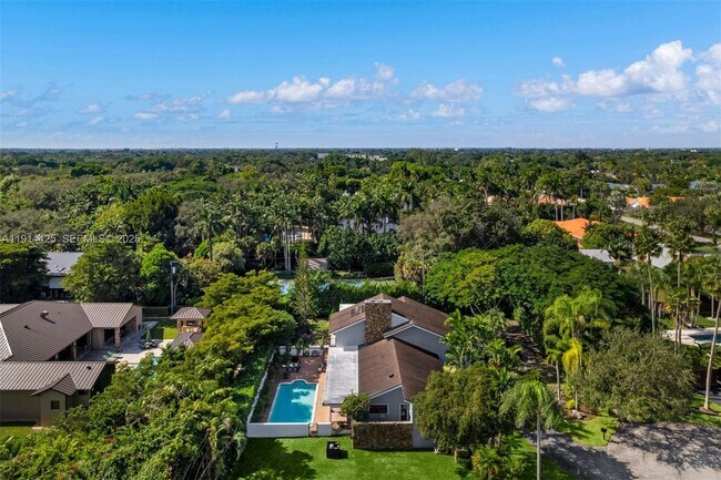 Building Photo - 10645 SW 89th Ct