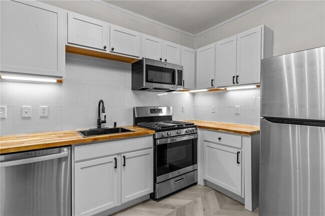 Building Photo - 159 Camp St