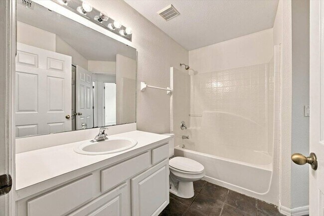 Building Photo - 2393 Paulette Dr