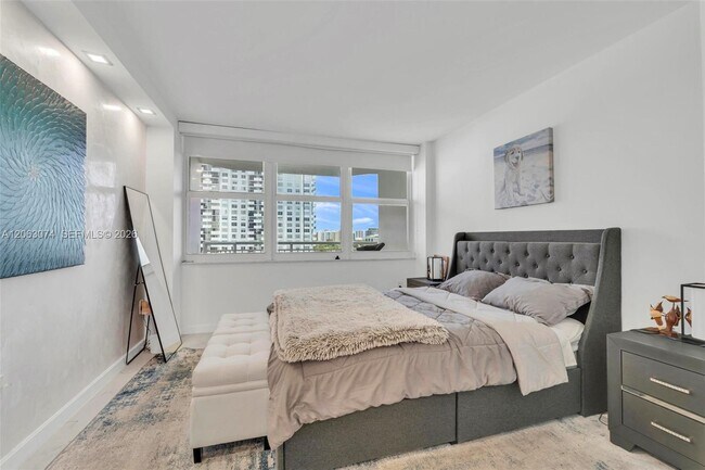 Building Photo - 18071 Biscayne Blvd