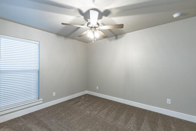 Building Photo - 13605 Avenue R
