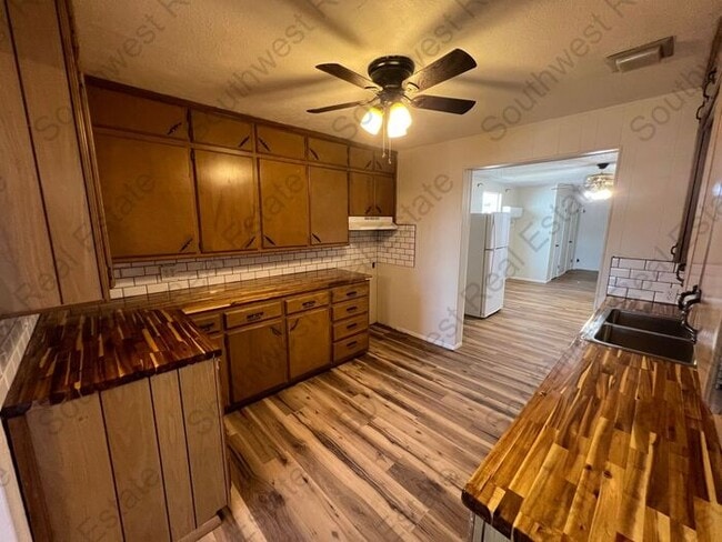 Building Photo - Beautiful Newly Renovated 3 Bedroom 2 Bath...