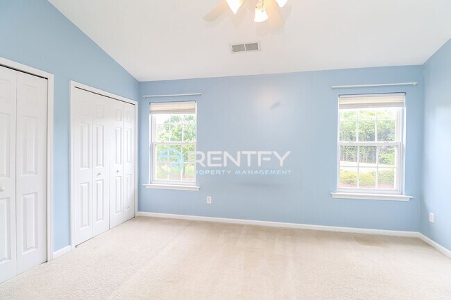 Building Photo - 18478 Streamline Ct