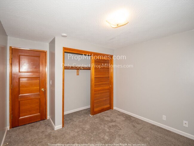 Building Photo - Charming Three Bedroom Ranch In Oak Grove w/ Lawn Care Included!
