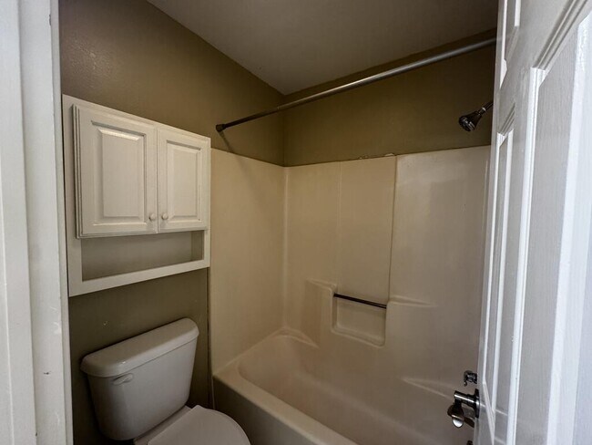 Building Photo - 3611 Monclave Dr