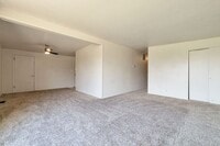 Building Photo - 3 Bed - 1 Bath Home in Sunset - Huge Yard ...
