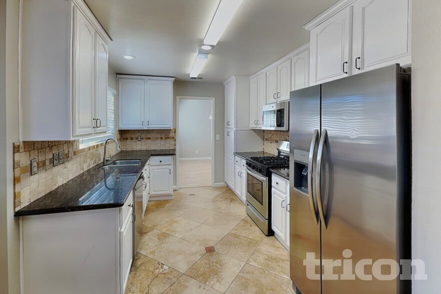 Building Photo - 3143 Regal Oak Dr