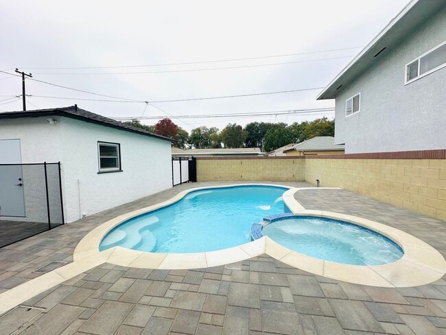 Building Photo - Charming 3 bed/2 bath House for Rent in Si...