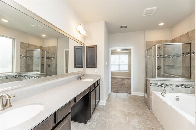 Building Photo - 207 Denfield Ct