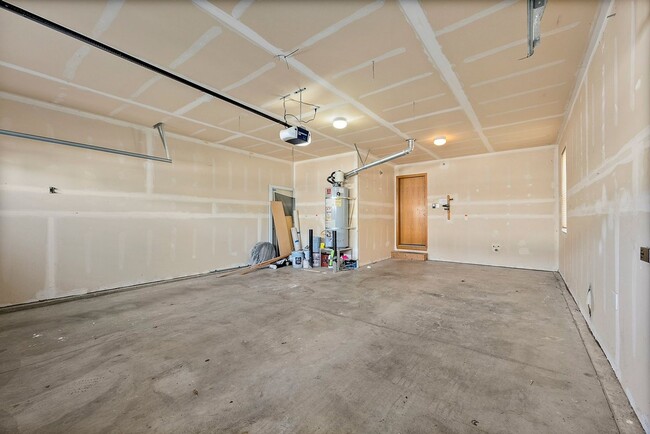 Building Photo - Spacious 4-Bed Home in DuPont | Huge Loft,...