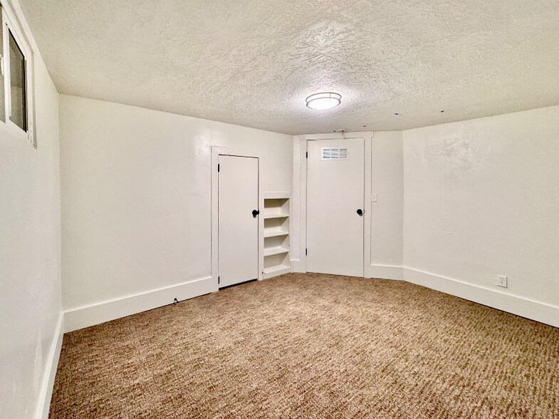 Building Photo - 76 W 200 S St