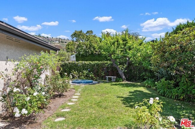 Building Photo - 1347 Avenida de Cortez