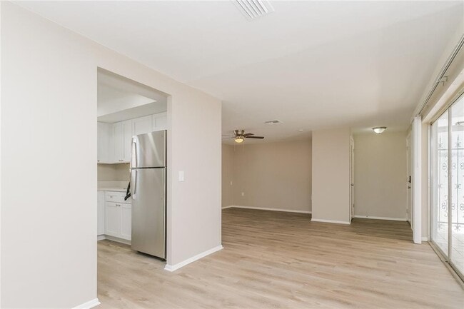 Building Photo - 5127 Reseda Dr
