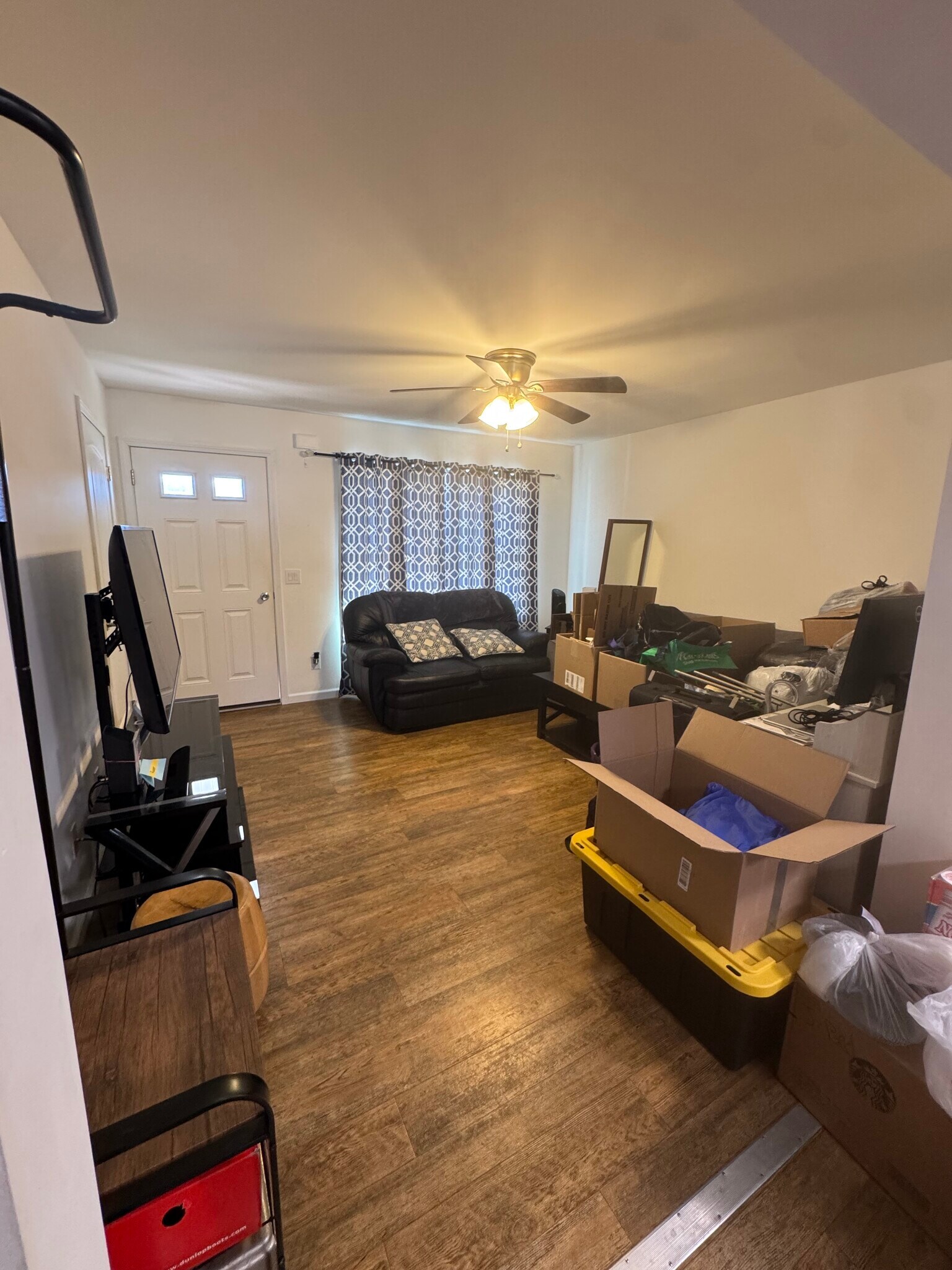 Living Room - 8824 PA-405