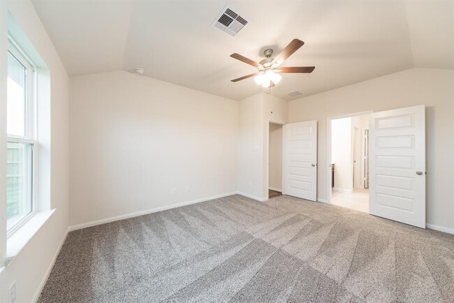 Building Photo - 7035 Toluca Dr