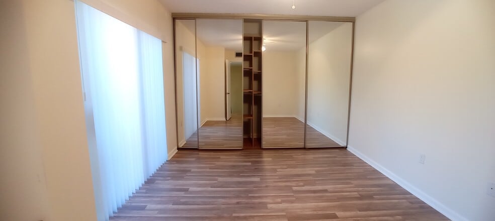 Building Photo - 2706 12th Ct