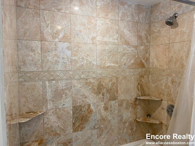 Building Photo - 34 Greenwich Pk