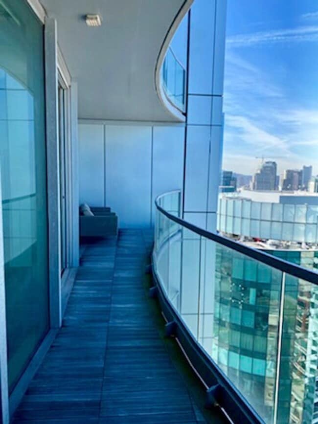 Building Photo - 2BR/2BA 41th Floor at Infinity! VIEWS! Hug...