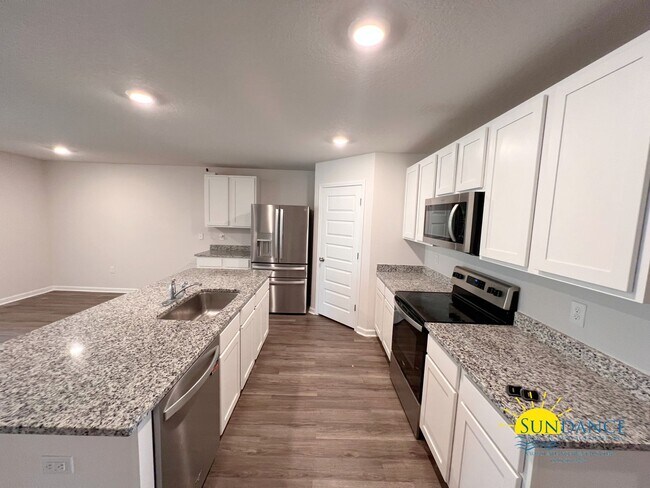 Building Photo - 5374 Wyndell Cir