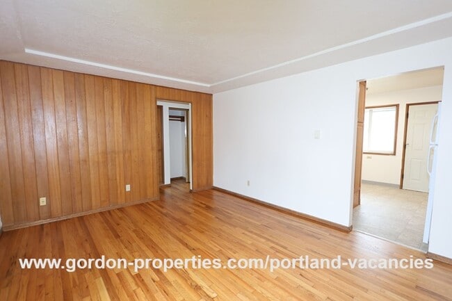 Building Photo - NE 65th Ave - North Tabor single level 1 bedroom apartment