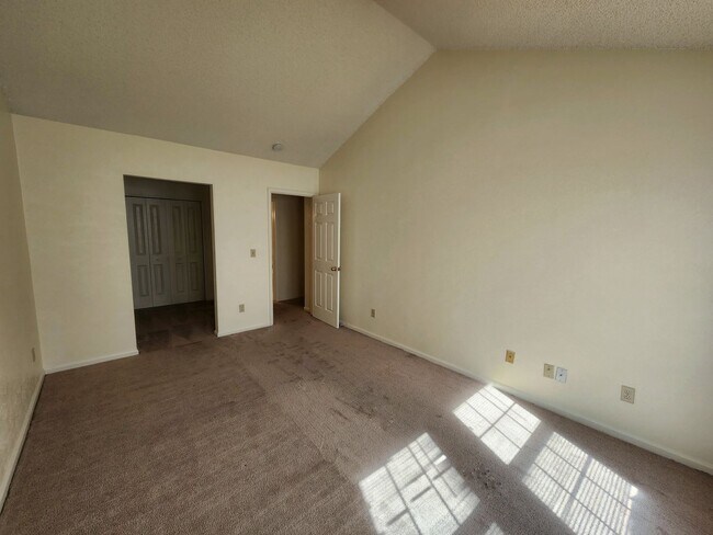 Building Photo - Bright 2 Bed, 2 Bath Condo for Rent in Arv...