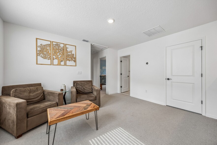 Building Photo - 236 Hawthorn Pk Cir