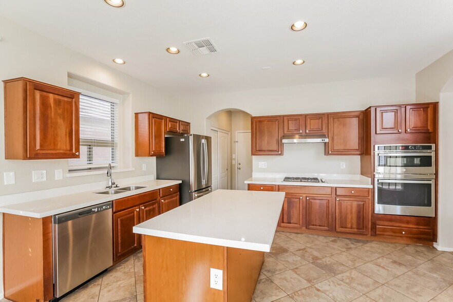 Building Photo - 28833 N Nobel Rd