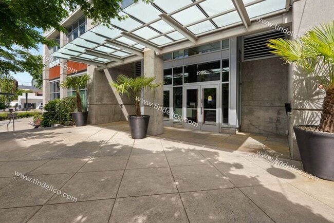 Building Photo - The Civic | 11th Floor 2BD/2BA with Stunning Portland Views, Free Parking and Free Utilities!