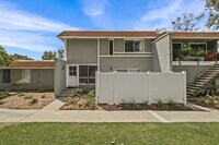Building Photo - Beautiful Townhome in Mission Viejo