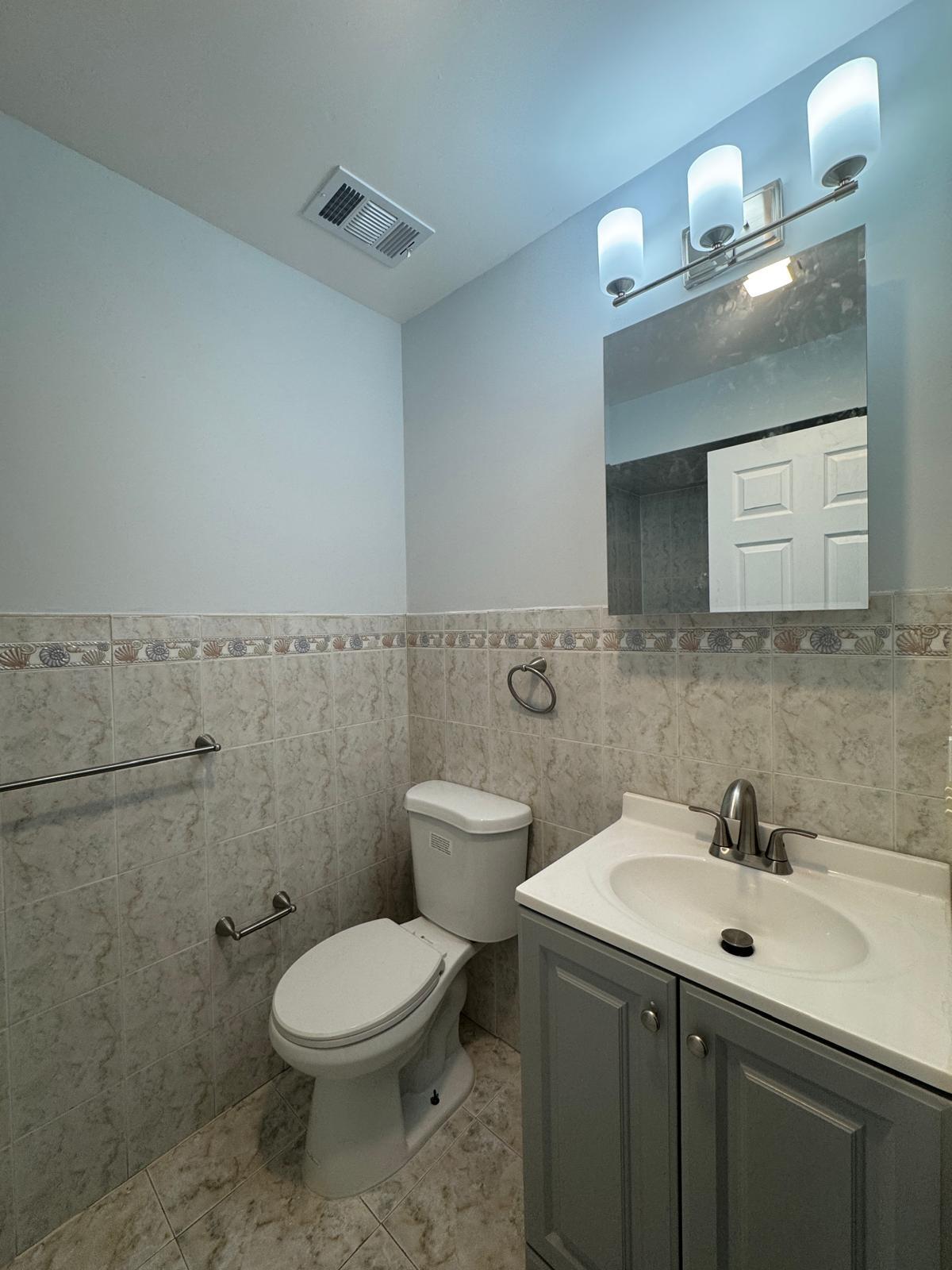 Building Photo - 1057 Bond St