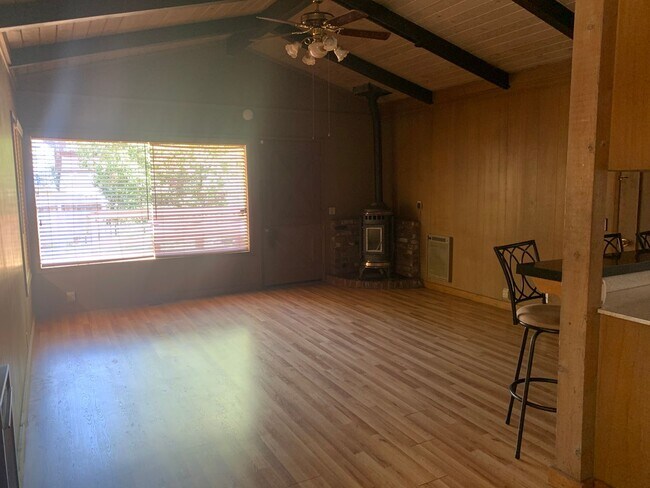 Building Photo - 4043 Greenwood Rd