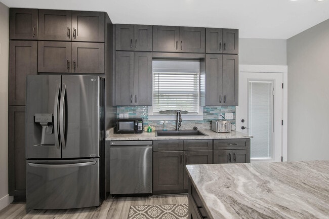 Building Photo - 486 Beatrice Point Rd