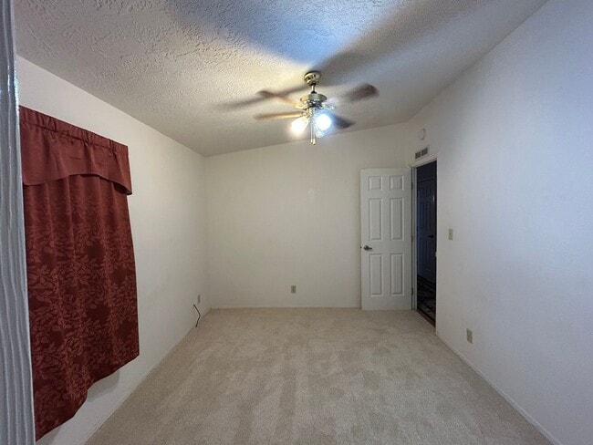 Building Photo - 8 Bass Ct