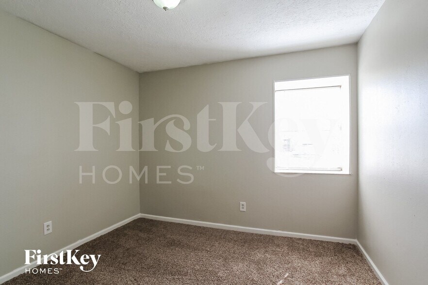 Building Photo - 4118 Pinebridge Ln
