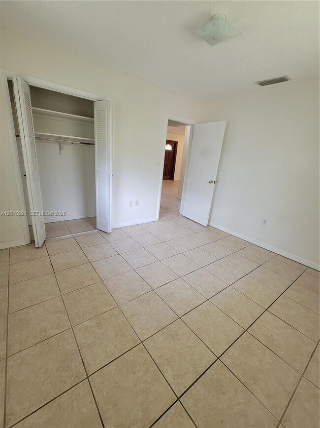 Building Photo - 6510 SW 20th St