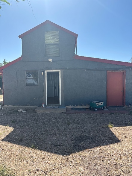 Building Photo - 585 S Roosevelt Rd U